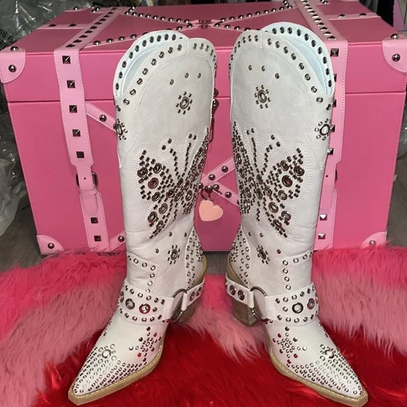SOLD Butterfly studded cowgirl boots size 6 nude ivory - Picture 3 of 5